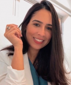 Dra. Karoline Santana Santos 