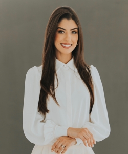 Dra Caroline Alves  Dra Caroline Alves