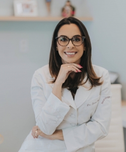 Dra. Lorena Tanajura Oliveira Dra. Lorena Tanajura Oliveira