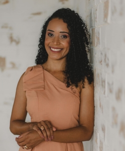 Dra. Fernanda Silveira Lemos Dra. Fernanda Silveira Lemos