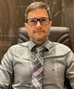 Dr. Thiago Prates da Nova Dr. Thiago Prates da Nova