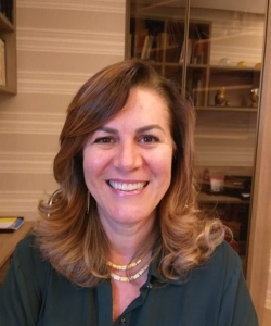 Dra. Lívia Pires Vasconcelos Dra. Lívia Pires Vasconcelos